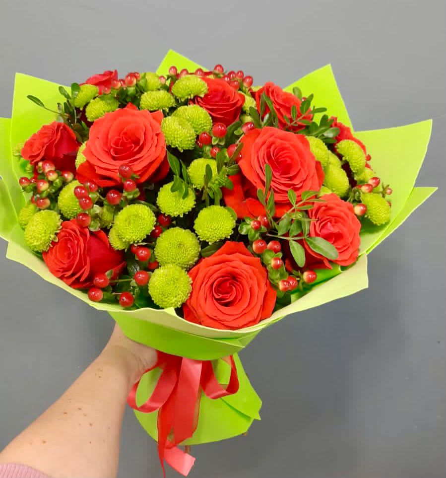 Букет цветов из: Хризантемы и Розы в Новоаннинске