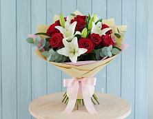 Букет цветов из:  Лилии и Розы в Новоаннинске
