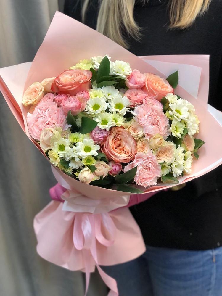 Букет цветов из: Гвоздики, Розы и Хризантемы в Новоаннинске