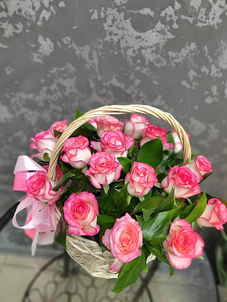 Цветочная композиция из Розы в корзине в Новоаннинске