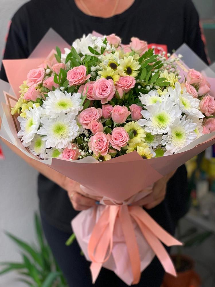 Букет цветов из: Розы и Хризантемы в Новоаннинске