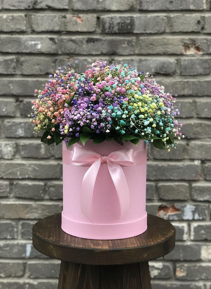 Цветочная композиция из Гипсофила и Розы в шляпной коробке в Новоаннинске