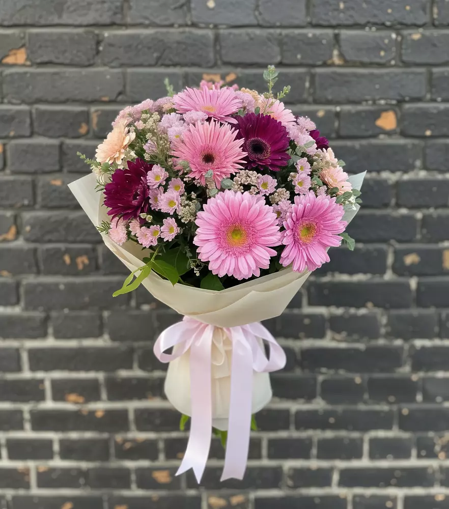 Букет цветов из: Герберы и Хризантемы в Новоаннинске