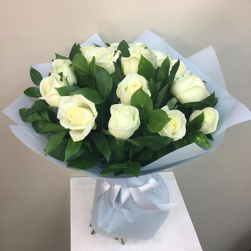 Букет 15 Белых роз Проуд в Новоаннинске