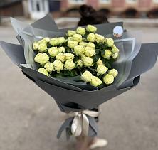 Букет Белые кустовые розы Солинеро в Новоаннинске
