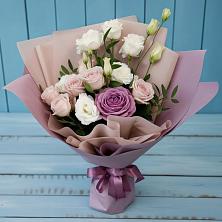Букет цветов из:  Розы и Лизиантусы в Новоаннинске
