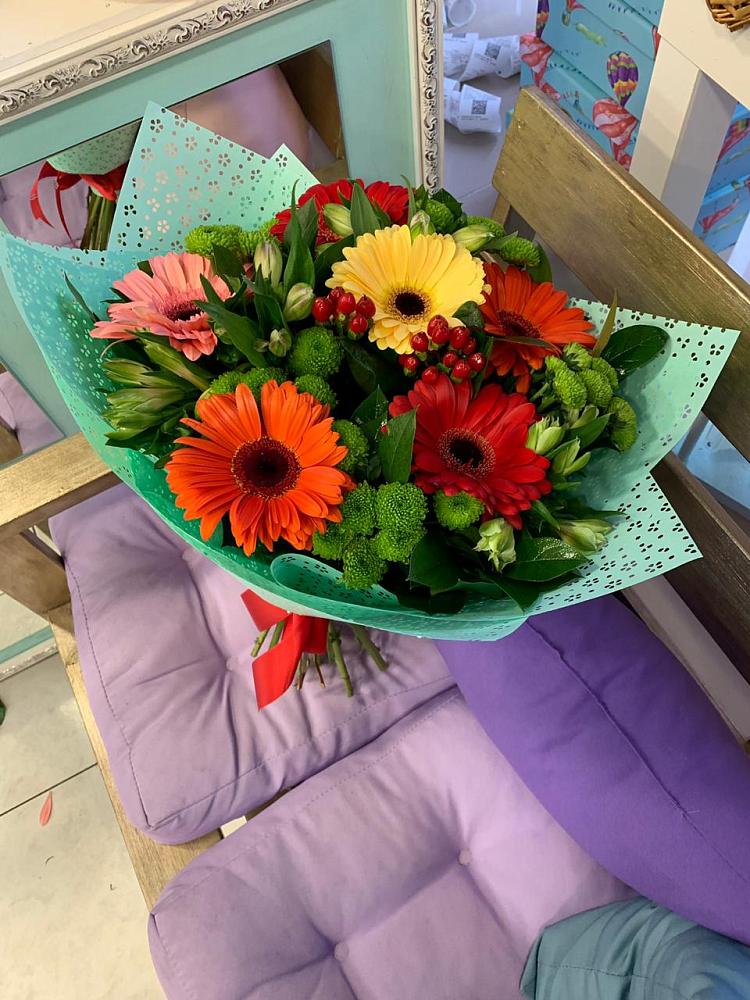 Букет цветов из: Герберы, Хризантемы и Альстромерии в Новоаннинске