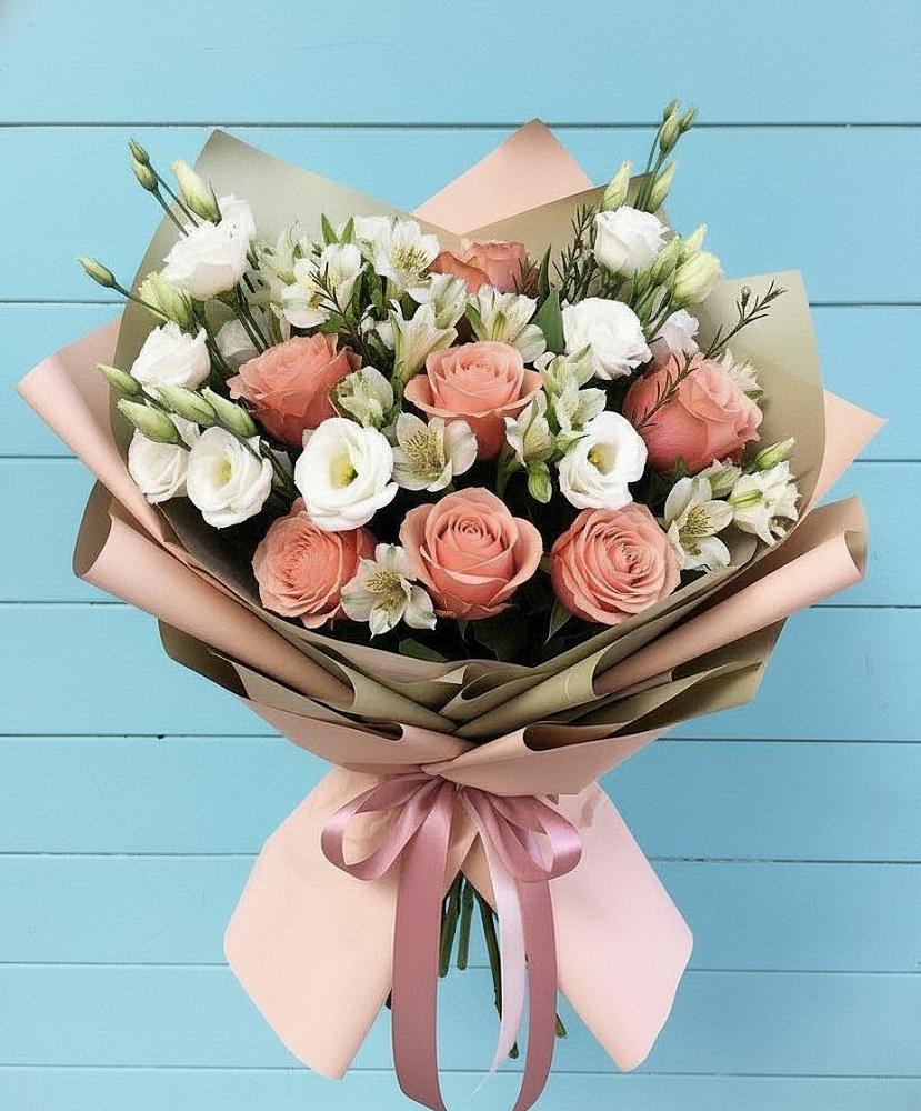 Букет цветов из: Розы, Альстромерии и Лизиантусы в Новоаннинске