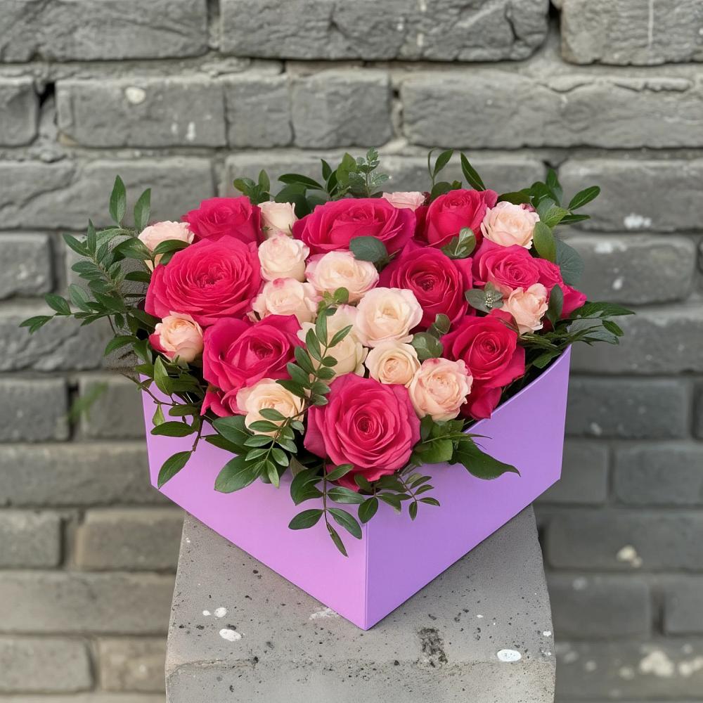Цветочная композиция из Розы в коробке в Новоаннинске