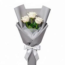 Букет 3 белые розы в Новоаннинске