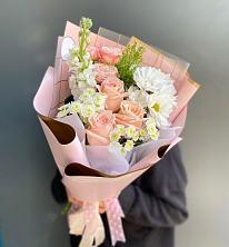 Букет цветов из:  Хризантемы и Розы в Новоаннинске