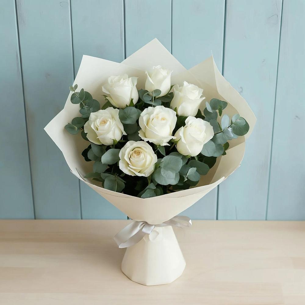 Букет Белые розы в Эвкалипте в Новоаннинске