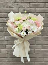 Букет цветов из:  Гвоздики, Розы, Лизиантусы и Хризантемы в Новоаннинске