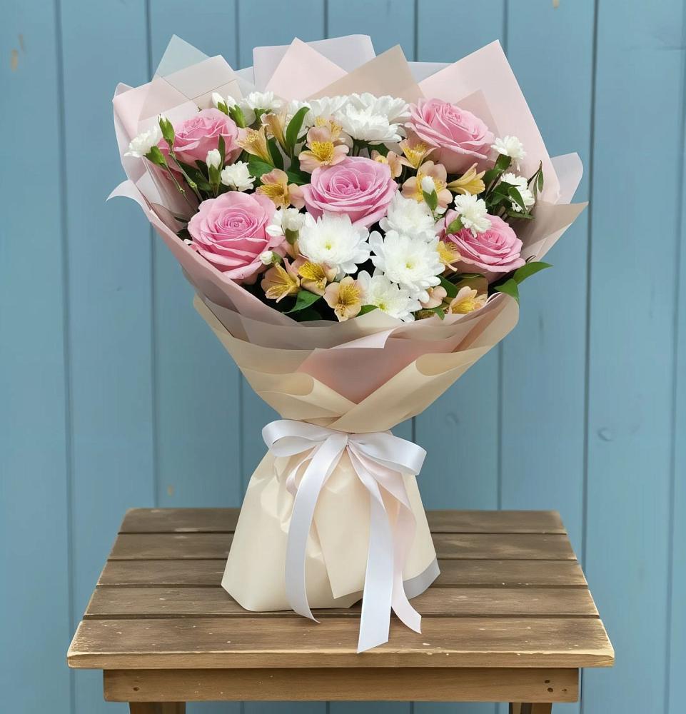 Букет цветов из: Гвоздики, Орхидеи и Розы в Новоаннинске