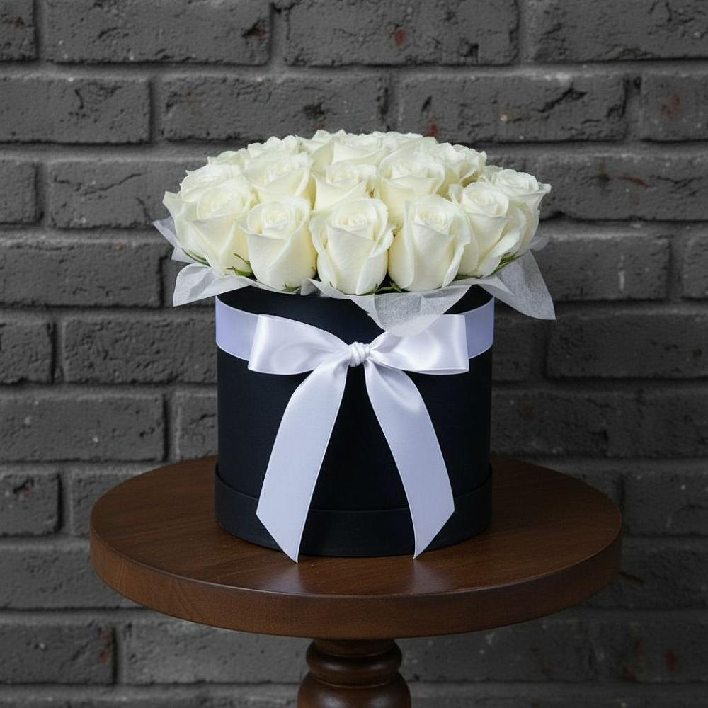 Цветочная композиция из Розы в шляпной коробке в Новоаннинске