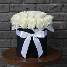 Цветочная композиция из Розы в шляпной коробке в Новоаннинске